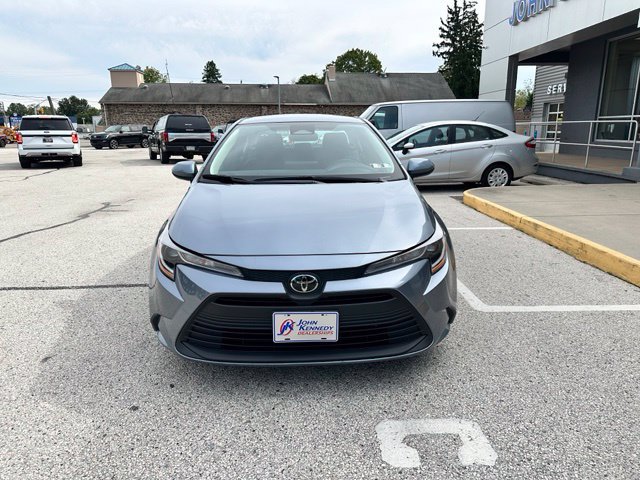 Used 2025 Toyota Corolla LE FWD image 3