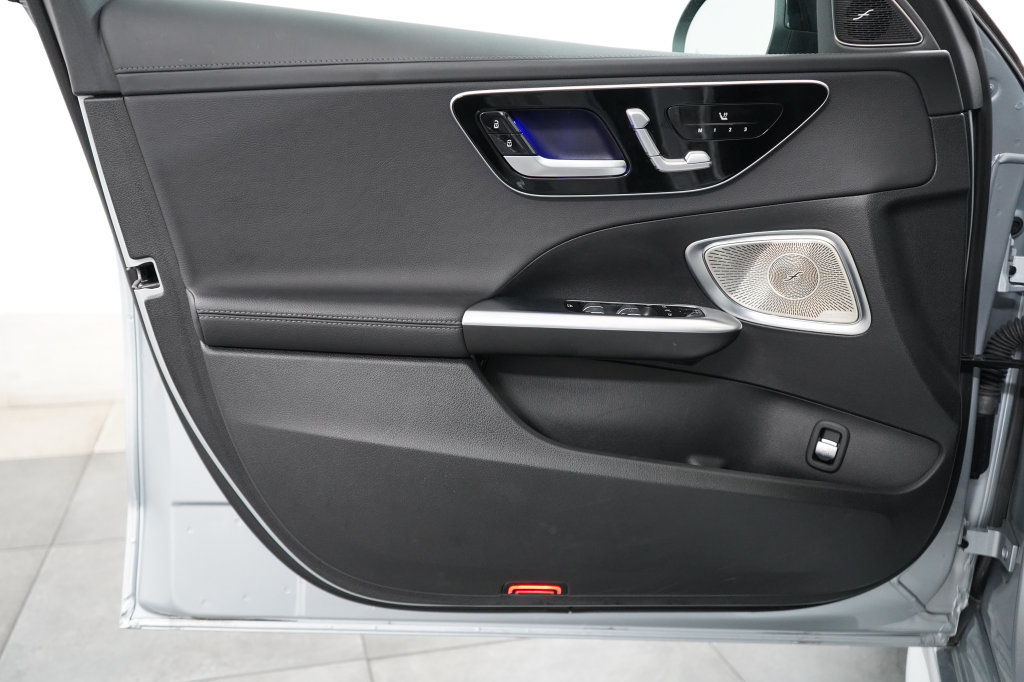 Used 2023 Mercedes-Benz C 300 4MATIC Sedan image 29