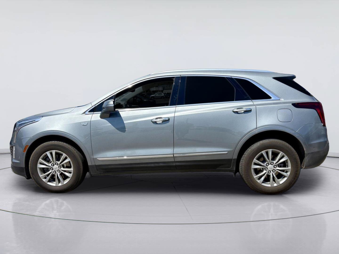 Used 2023 Cadillac XT5 Premium Luxury w/ Technology Package FWD image 4