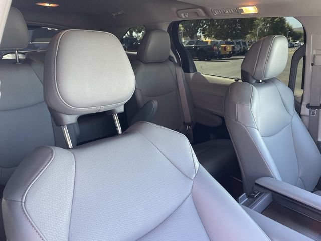 Used 2022 Toyota Sienna XLE w/ XLE Plus Package FWD image 37