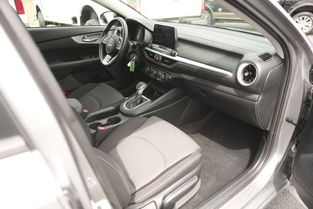 Used 2024 Kia Forte LXS w/ LXS Technology Package FWD image 17