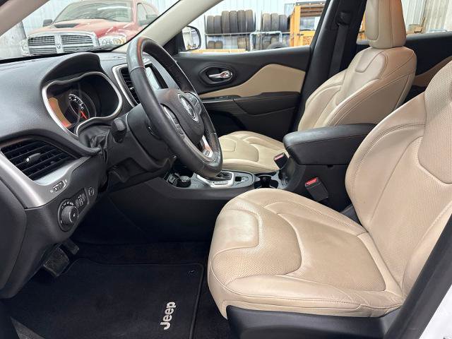 Used 2017 Jeep Cherokee Limited w/ Luxury Group AWD/4WD image 17