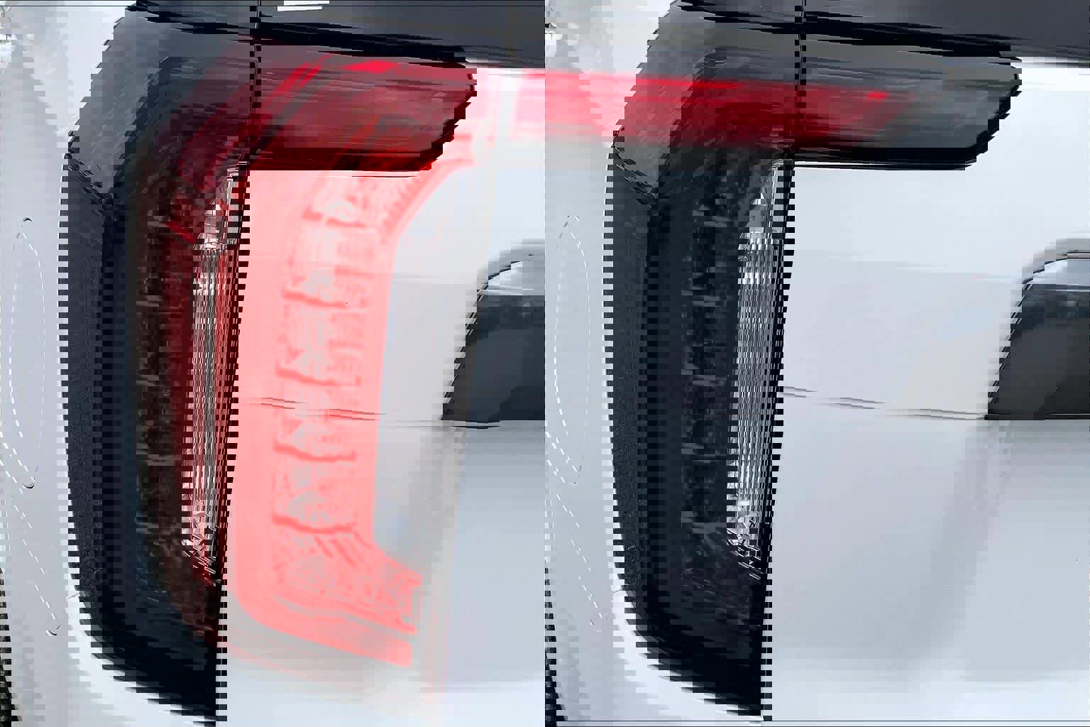 Used 2024 GMC Yukon AT4 w/ Technology Package image 28