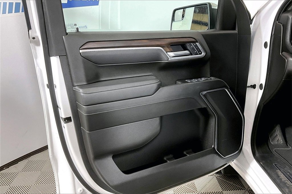 Used 2025 GMC Sierra 1500 SLT image 18