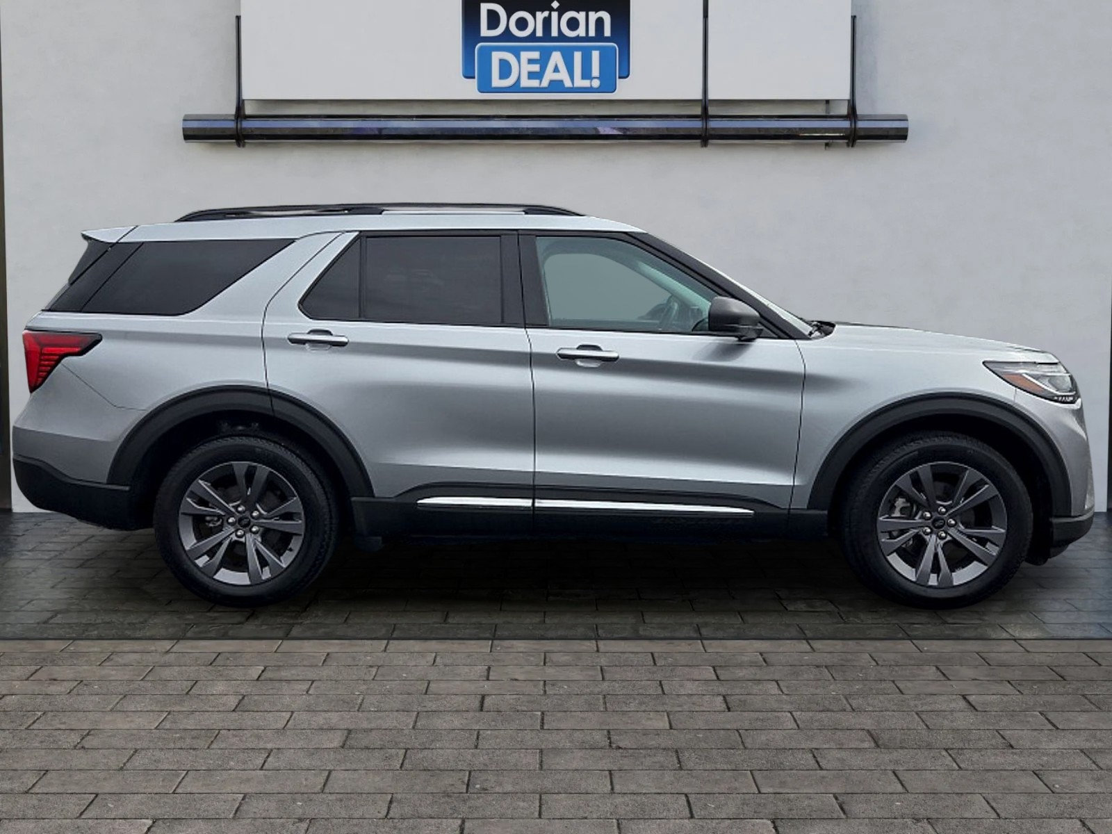 Certified 2025 Ford Explorer Active w/ Active Comfort Package AWD/4WD image 2