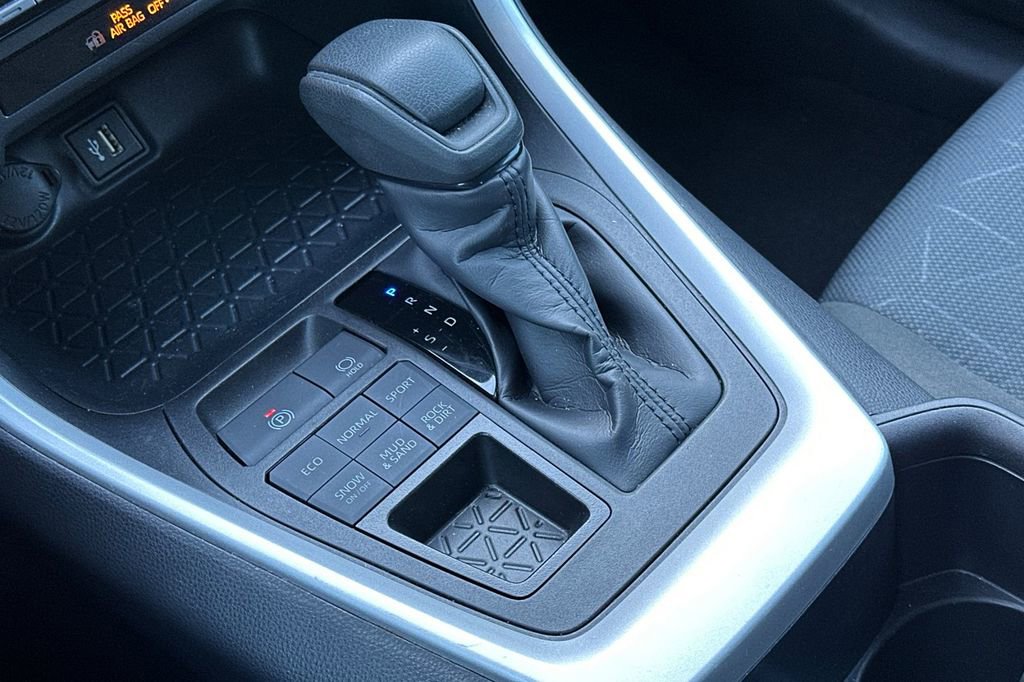 Used 2025 Toyota RAV4 XLE image 19