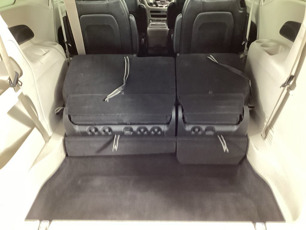 Used 2024 Chrysler Pacifica Touring-L FWD image 13