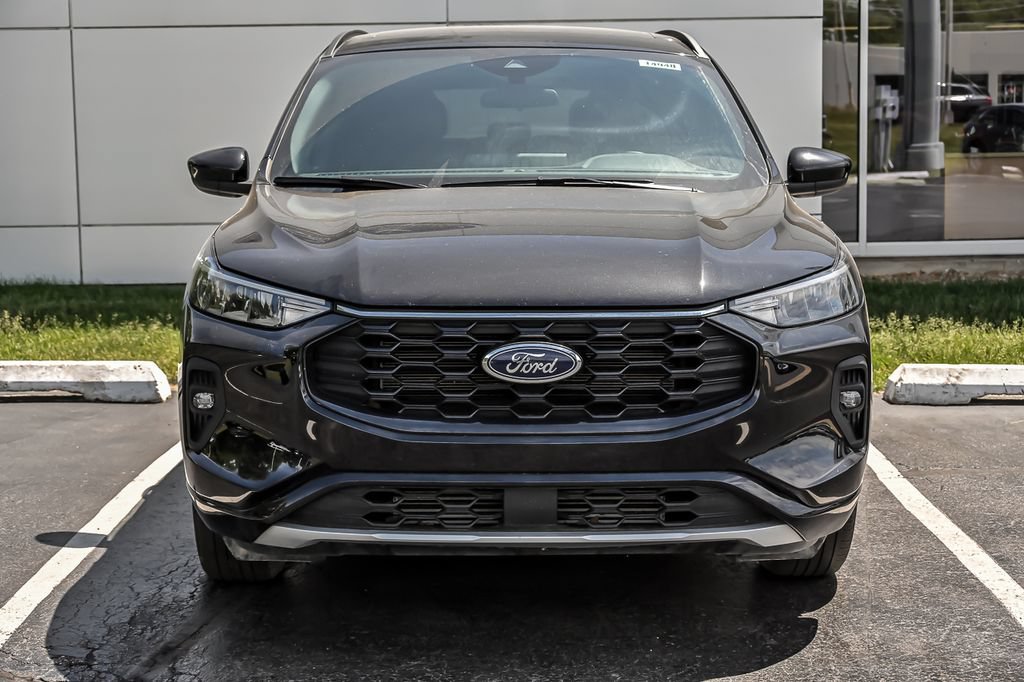 Certified 2023 Ford Escape ST-Line Select w/ Tech Pack #1 AWD/4WD image 4