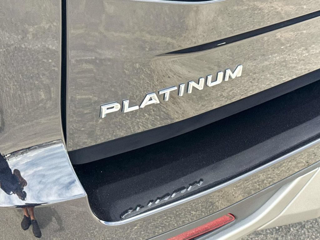 Certified 2025 Ford Expedition Platinum w/ Driver's Package AWD/4WD image 8