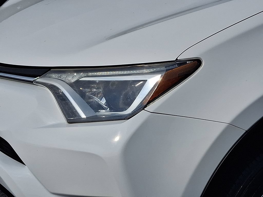 Used 2018 Toyota RAV4 XLE w/ Plus Extra Value Package AWD/4WD image 9