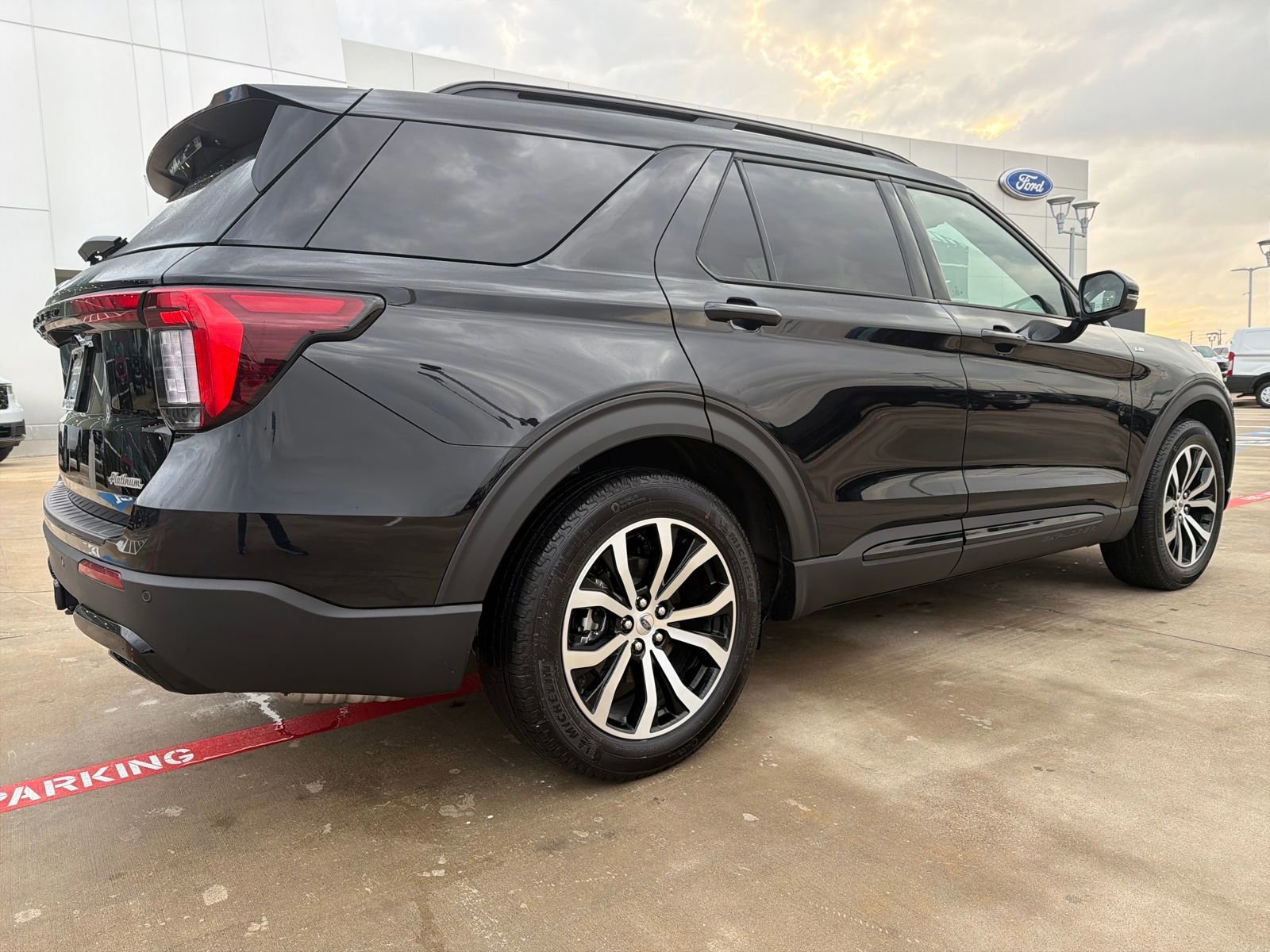 Certified 2025 Ford Explorer ST-Line image 9