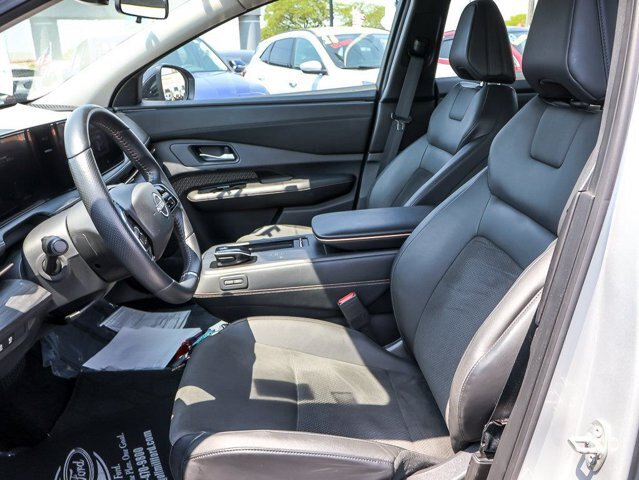 Used 2023 Nissan Ariya FWD image 13