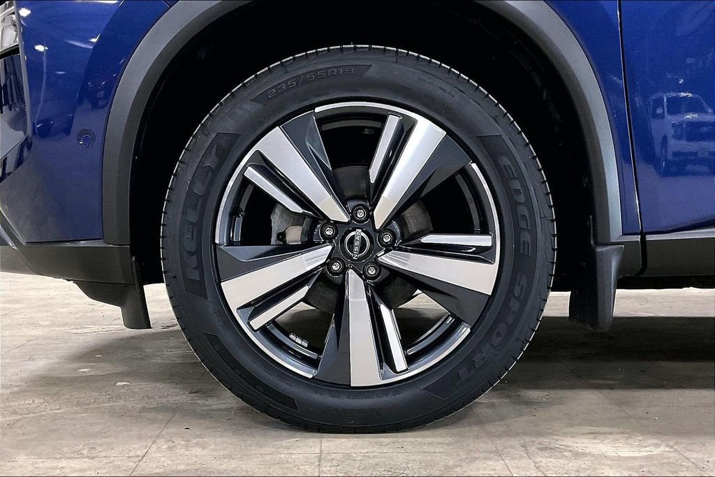 Used 2023 Nissan Rogue SL w/ SL Premium Package image 11