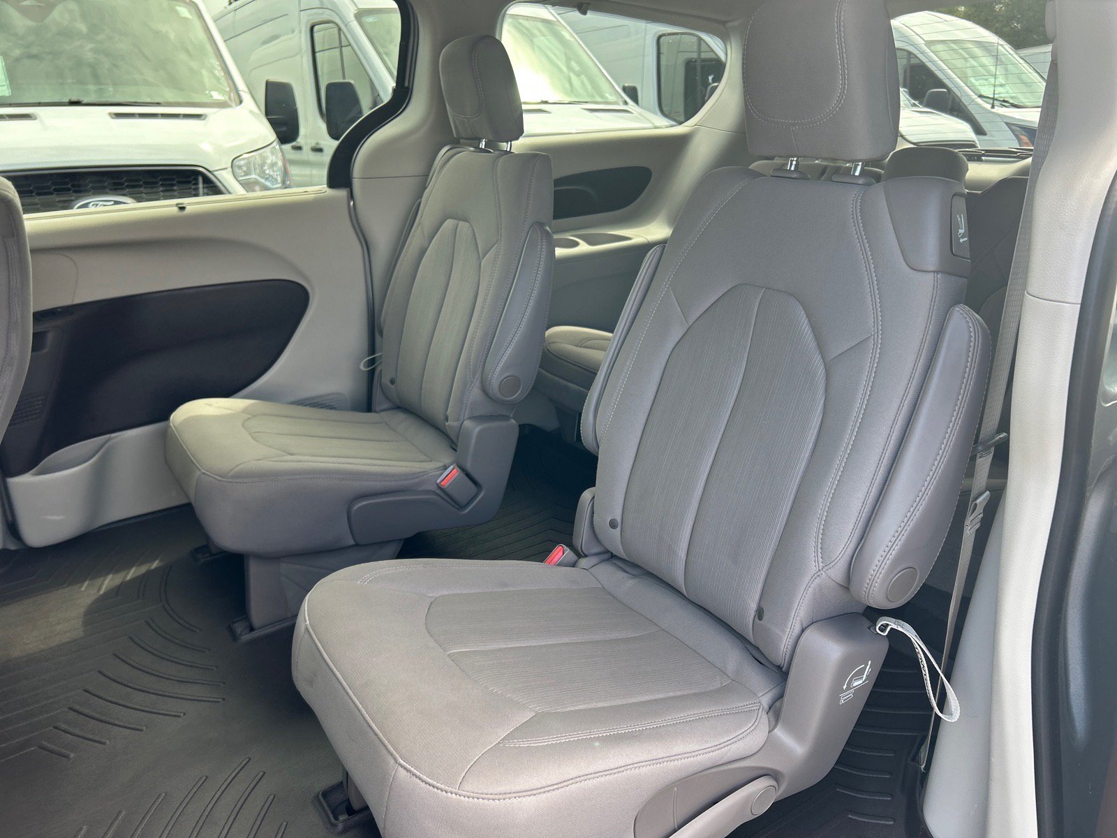 Used 2020 Chrysler Pacifica Touring w/ Advanced Safetytec Group FWD image 11