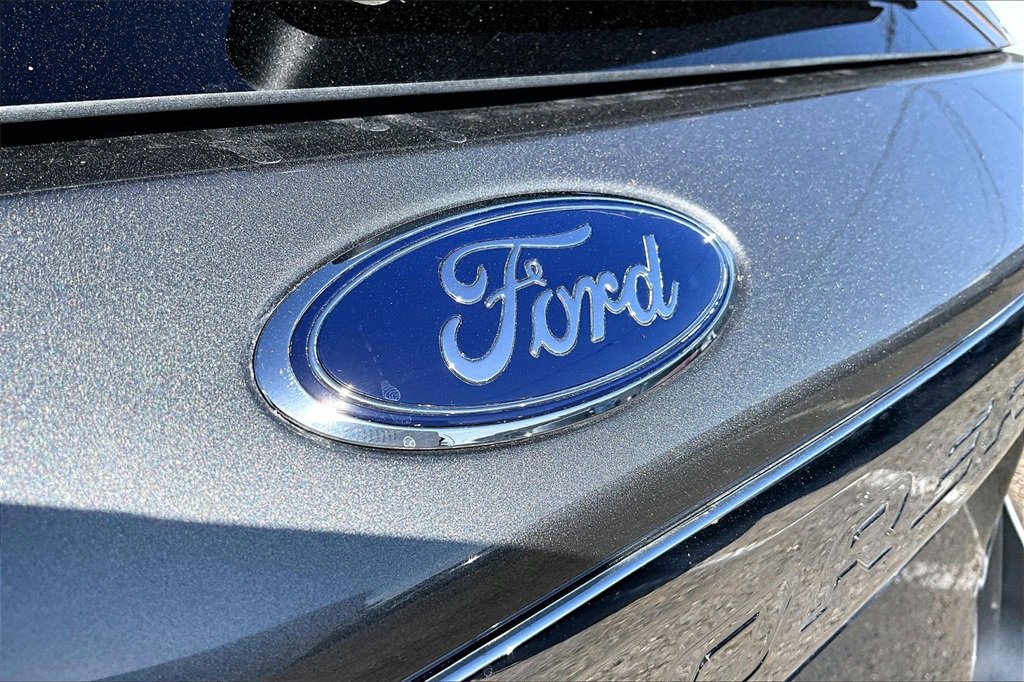 Certified 2023 Ford Explorer Limited w/ Equipment Group 301A image 8