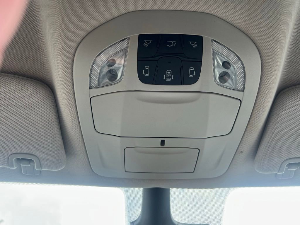 Used 2023 Chrysler Pacifica Touring-L FWD image 23