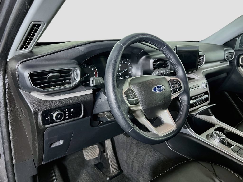 Certified 2023 Ford Explorer XLT w/ Equipment Group 202A AWD/4WD image 9