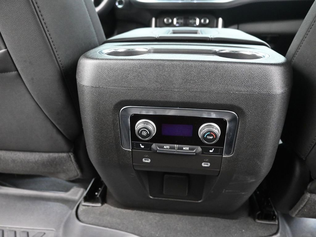 Used 2024 Chevrolet Suburban Z71 w/ Luxury Package image 17