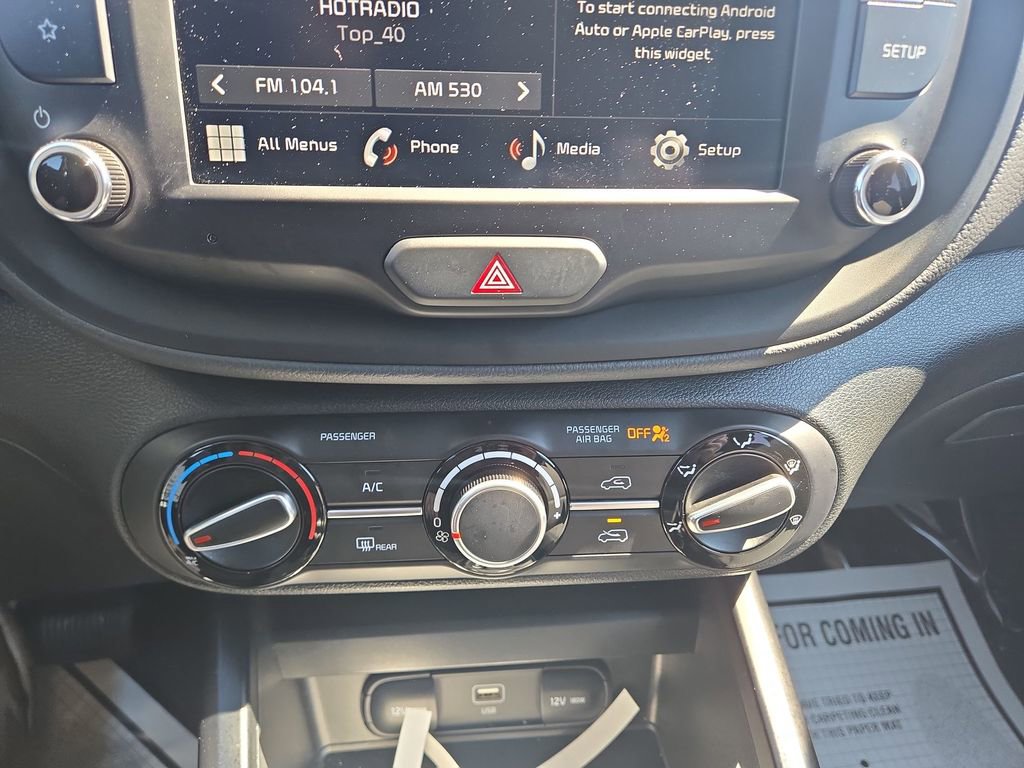 Used 2025 Kia Soul LX w/ LX Technology Package FWD image 11