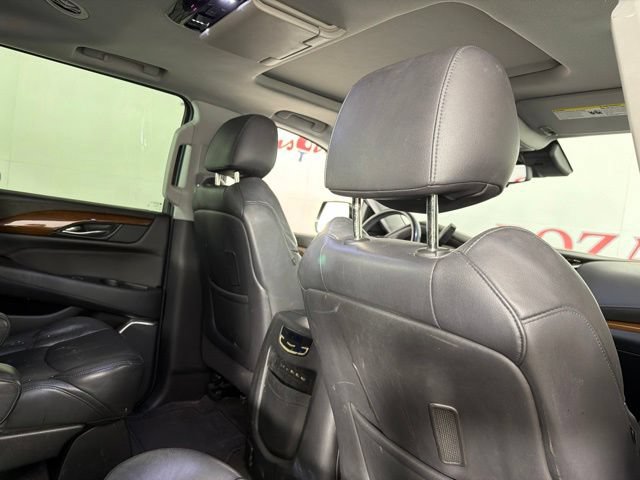 Used 2020 Cadillac Escalade ESV Luxury AWD/4WD image 19