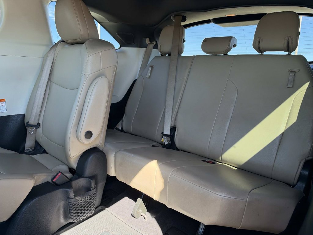 Used 2022 Toyota Sienna XLE w/ XLE Plus Package FWD image 20