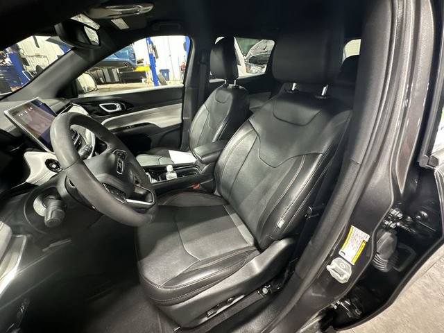 Used 2023 Jeep Compass Limited w/ Elite Group AWD/4WD image 17