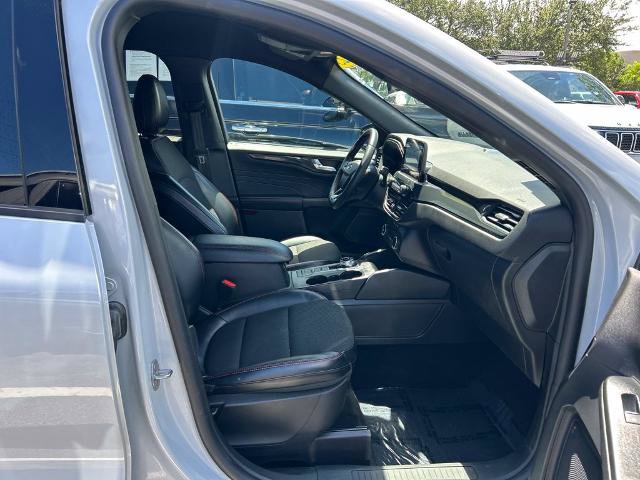 Certified 2025 Ford Escape ST-Line Select AWD/4WD image 40