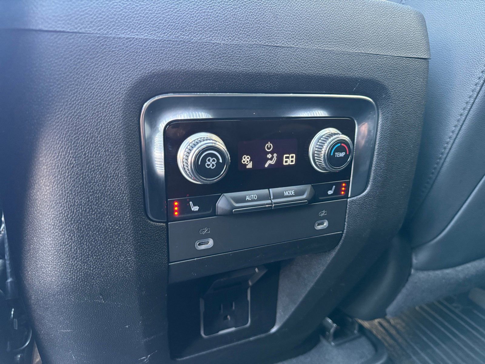 Used 2022 GMC Yukon XL AT4 image 20