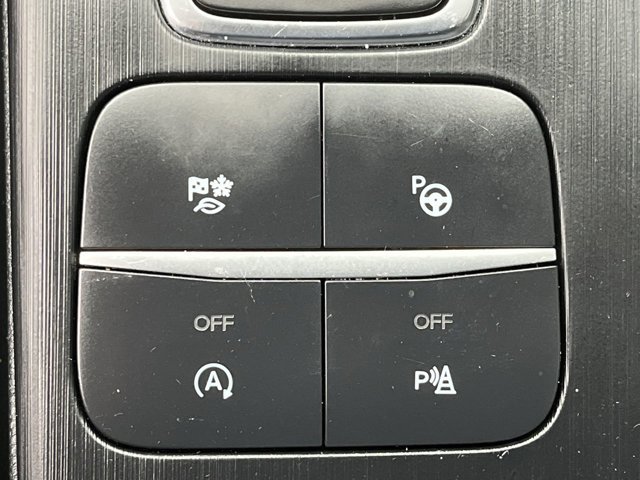 Certified 2020 Ford Escape Titanium AWD/4WD image 18