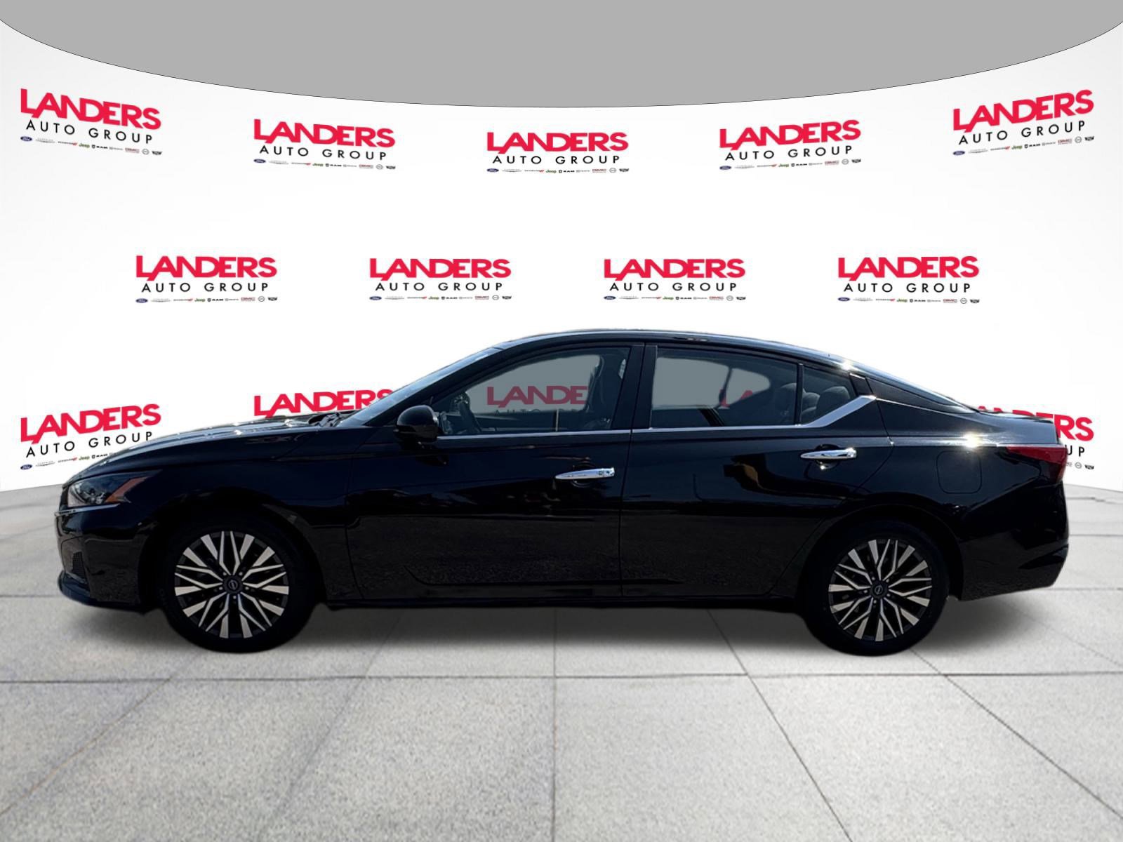 Used 2023 Nissan Altima 2.5 SV image 2