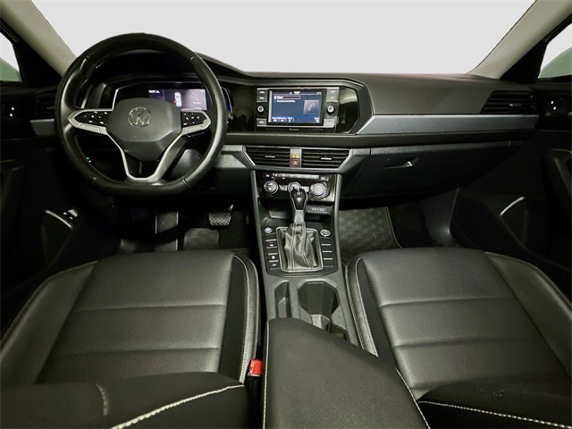 Used 2022 Volkswagen Jetta SE image 9