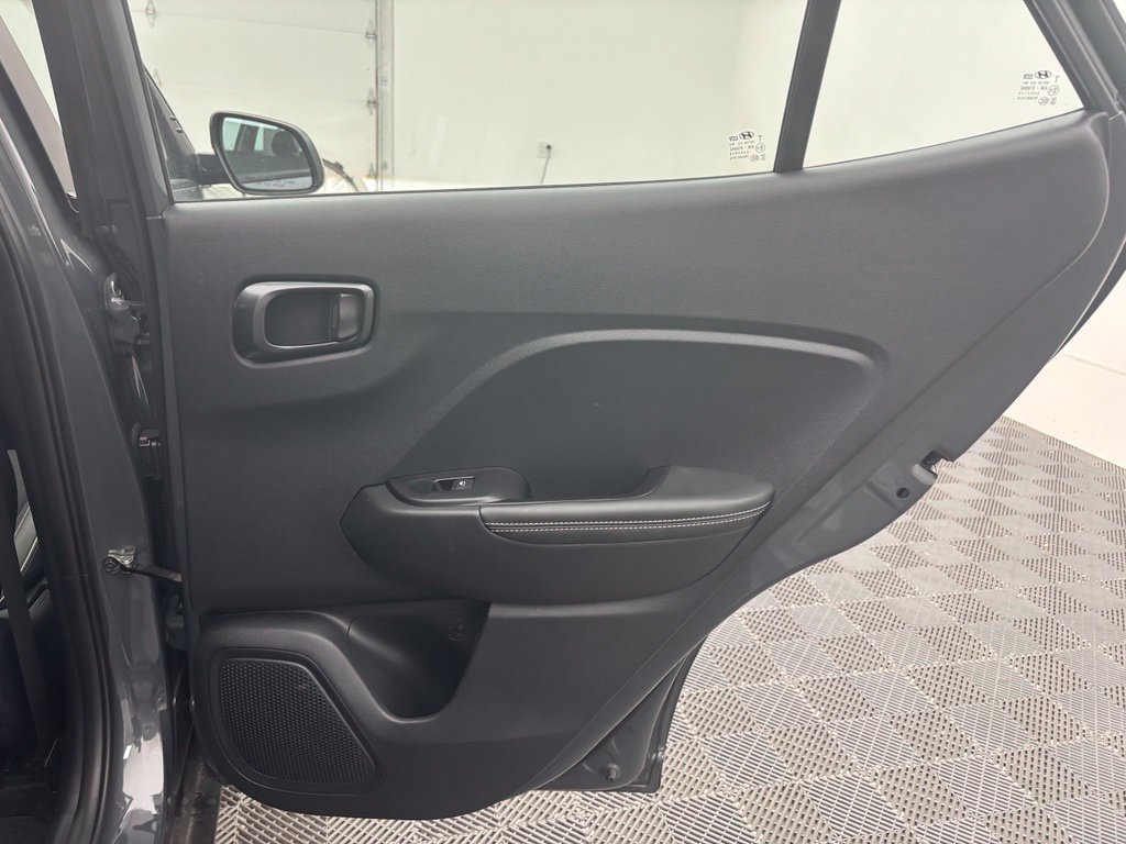 Used 2024 Hyundai Venue Limited FWD image 40
