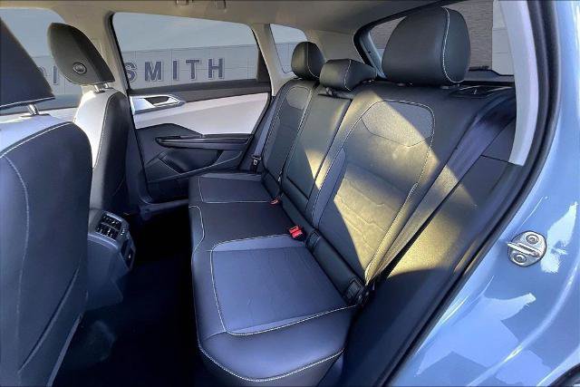 Used 2025 Volkswagen Taos SE FWD image 22