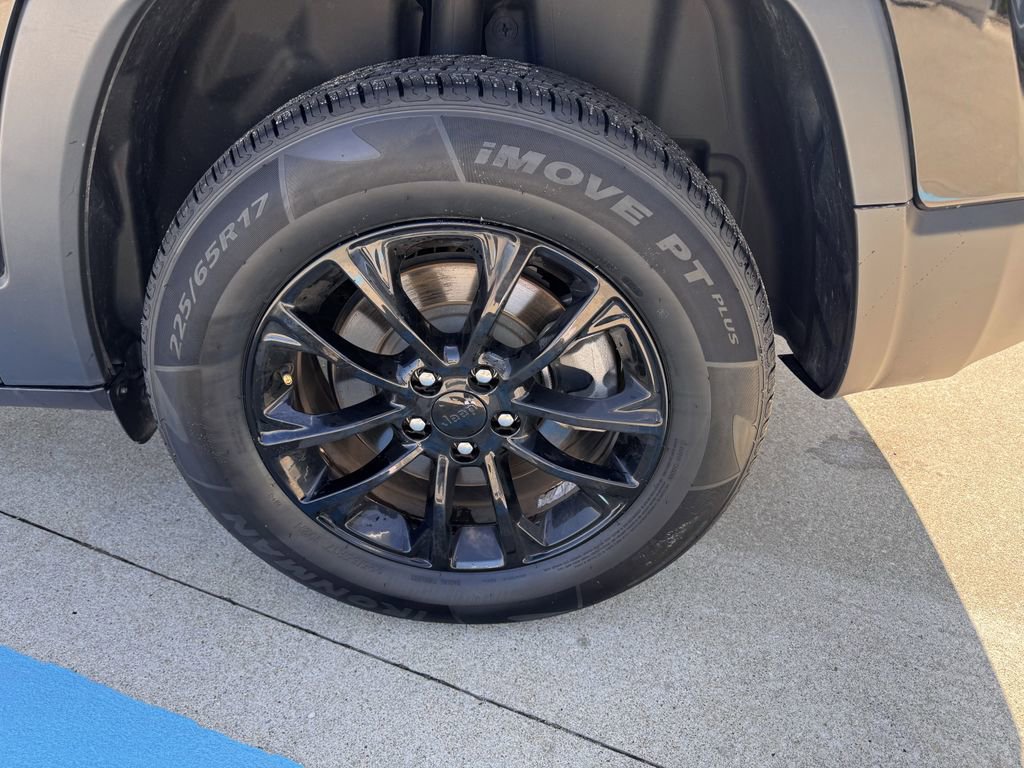 Used 2023 Jeep Cherokee Altitude Lux image 6