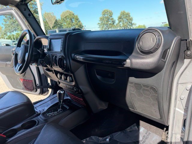 Used 2017 Jeep Wrangler Unlimited Rubicon AWD/4WD image 37