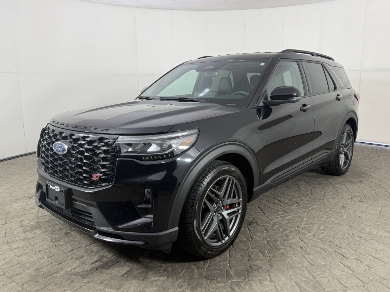 Certified 2025 Ford Explorer ST RWD image 3