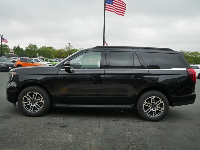 Certified 2025 Ford Expedition Active AWD/4WD image 5