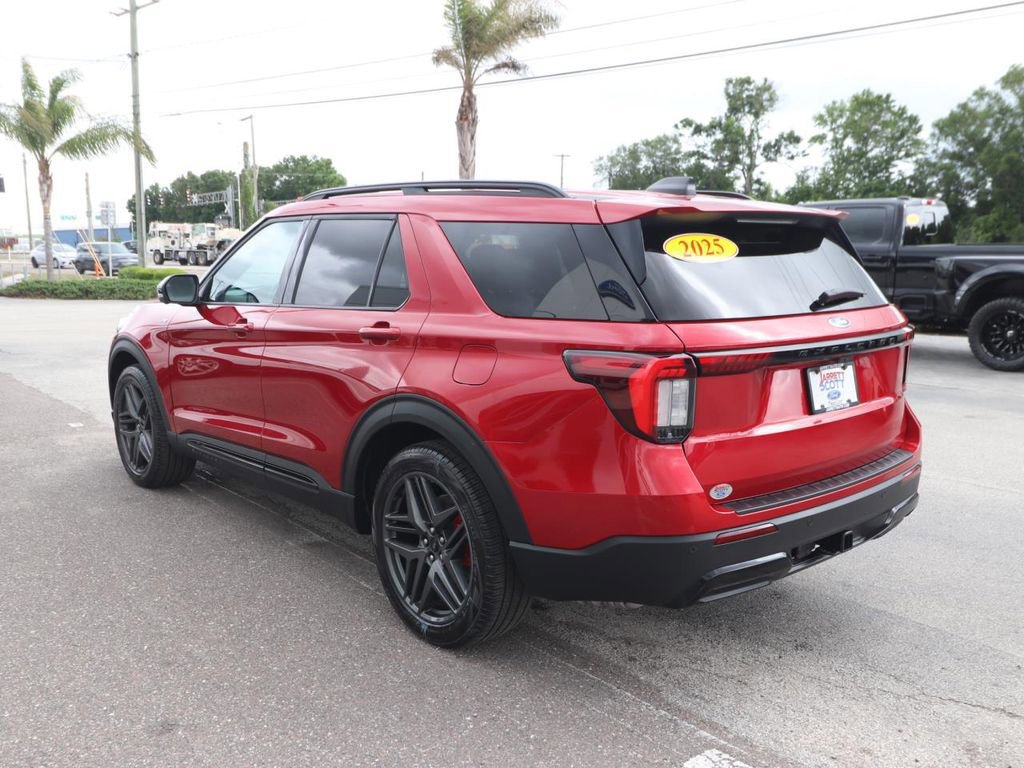Certified 2025 Ford Explorer ST-Line w/ Premium Package image 3