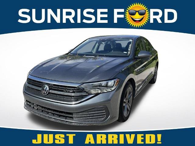 Used 2024 Volkswagen Jetta SE FWD image 1