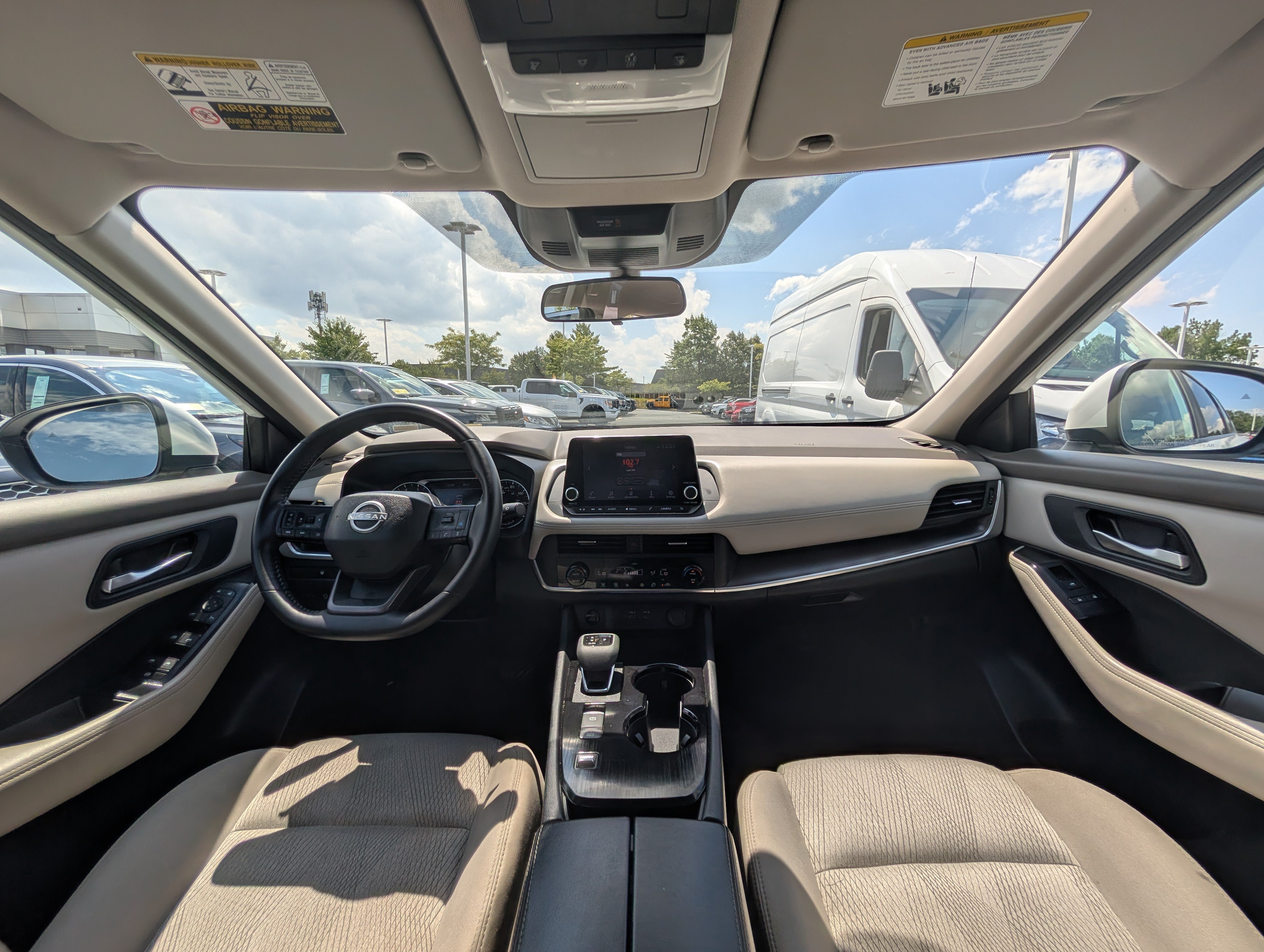 Used 2025 Nissan Rogue SV FWD image 17