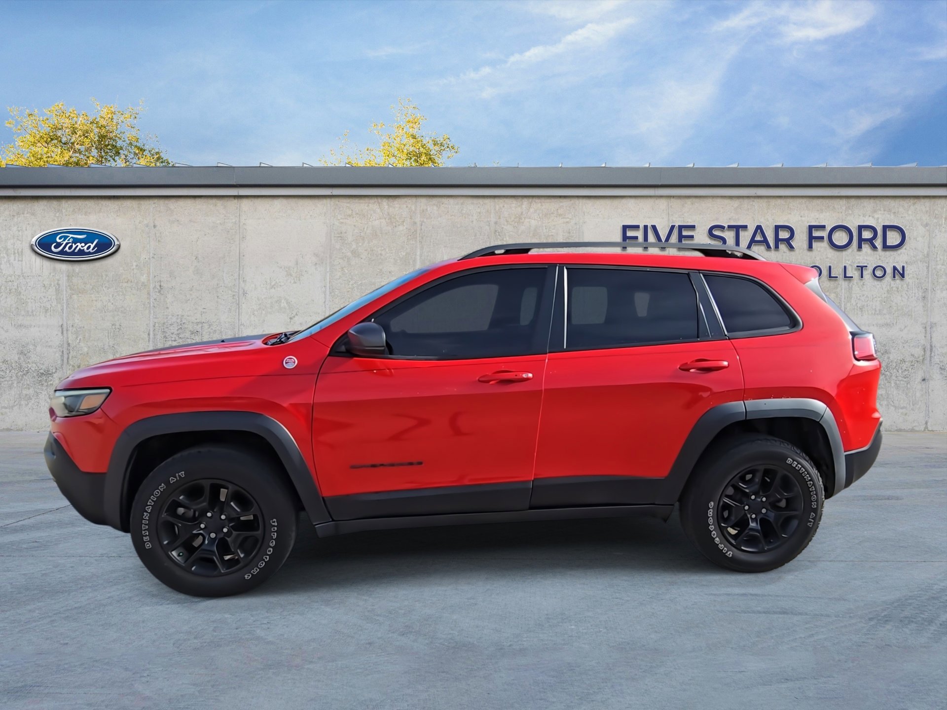 Used 2019 Jeep Cherokee Trailhawk w/ Trailer Tow Group image 2
