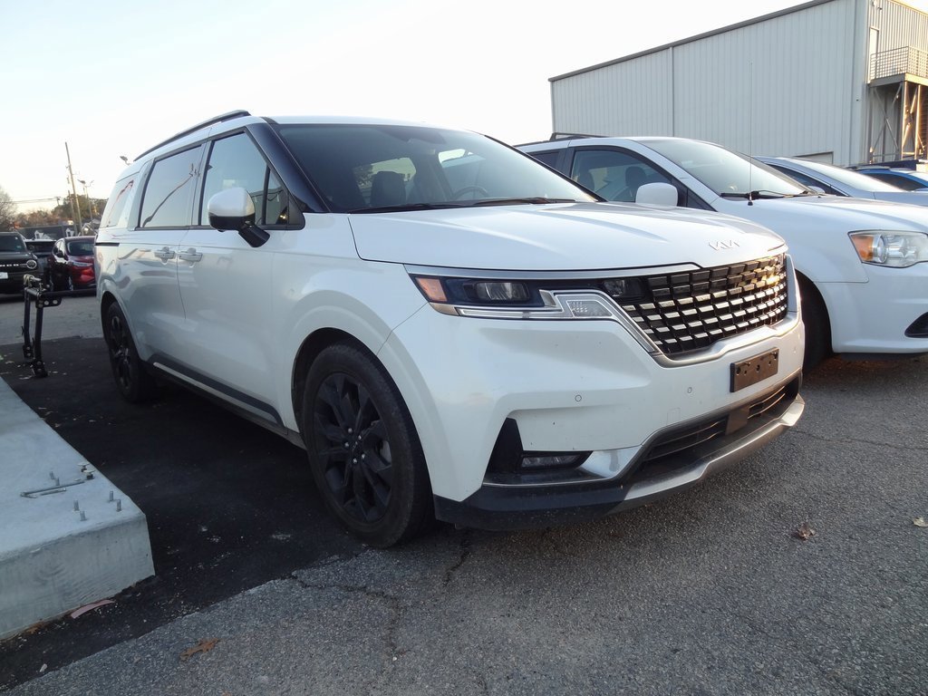 Used 2023 Kia Carnival SX image 3