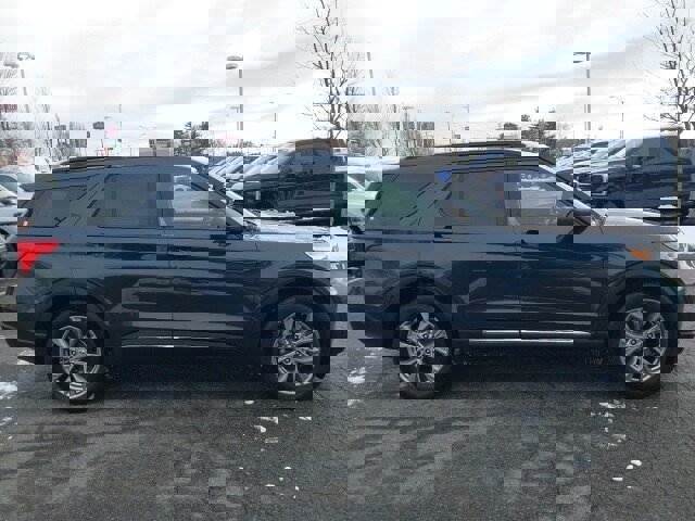 Certified 2022 Ford Explorer XLT w/ Equipment Group 202A image 6