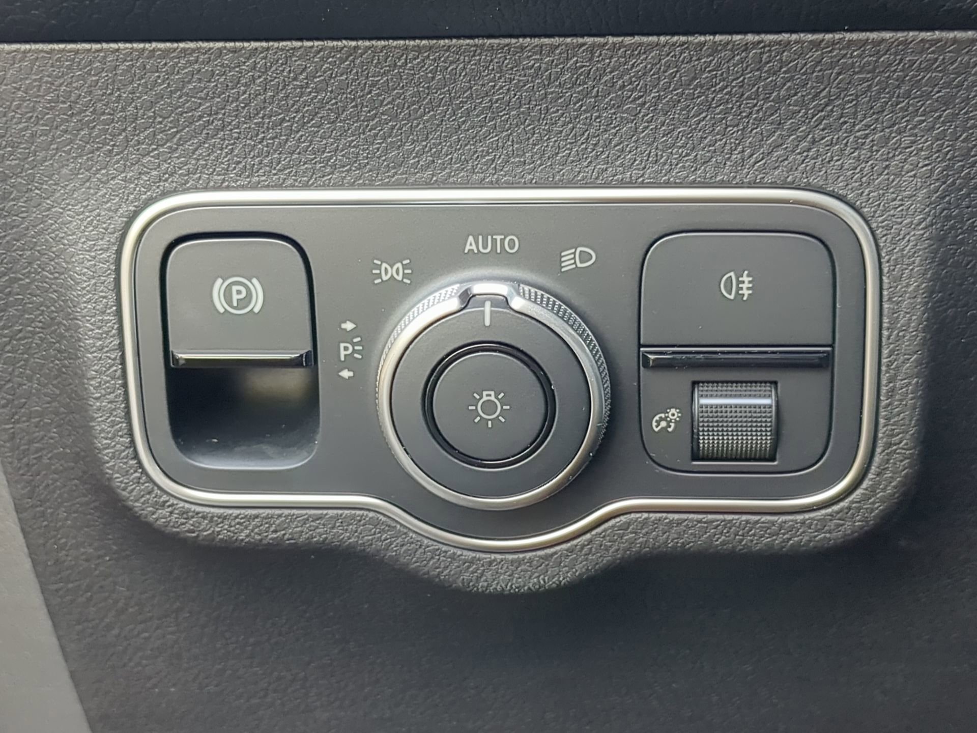 Used 2025 Mercedes-Benz EQB 300 4MATIC image 65