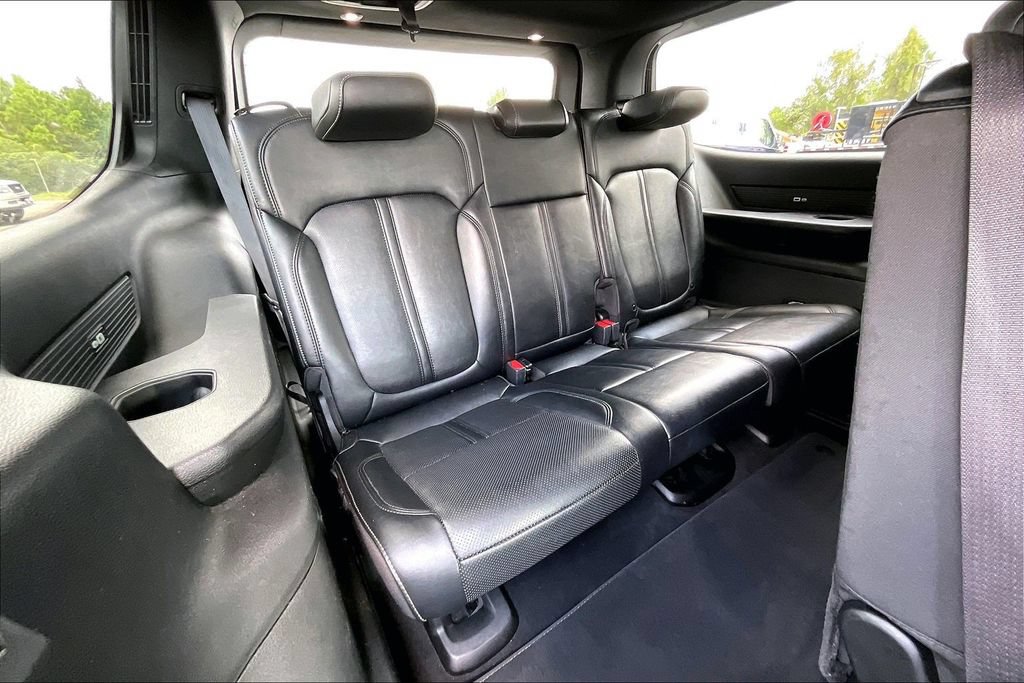 Used 2024 Jeep Wagoneer Series II w/ Flexible Seating Group RWD image 28