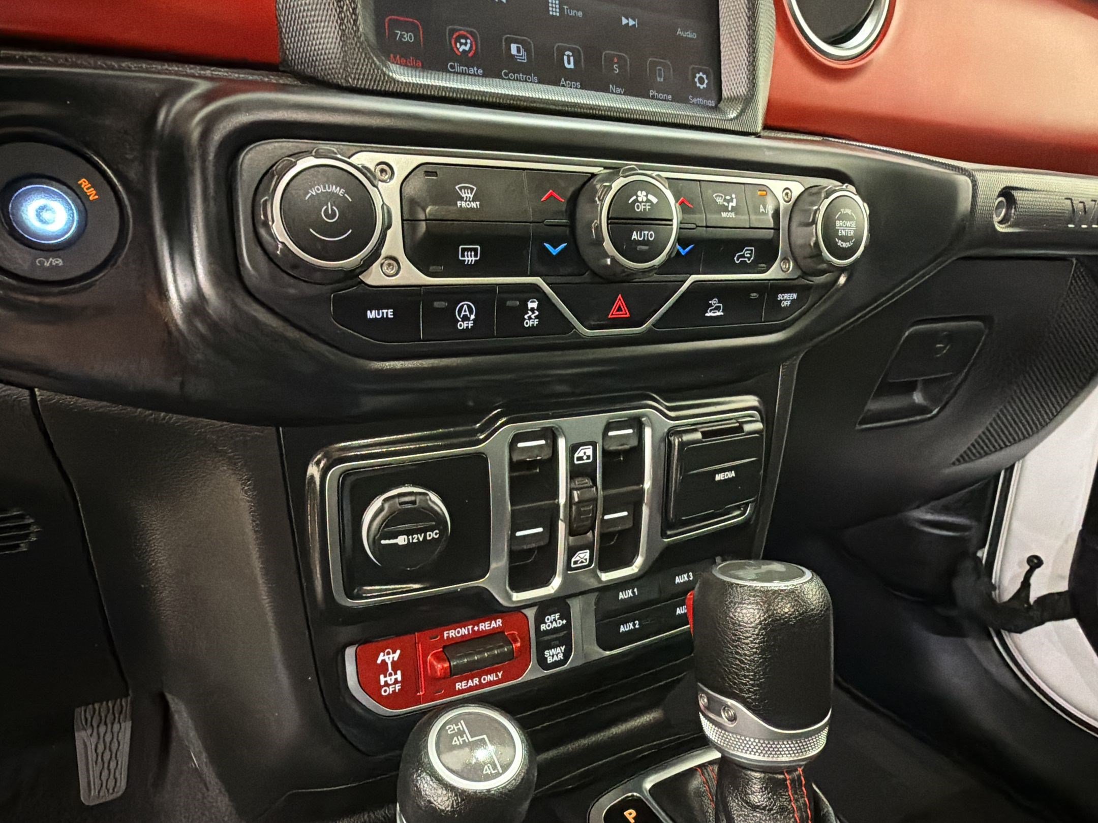 Used 2023 Jeep Wrangler Unlimited Rubicon AWD/4WD image 19