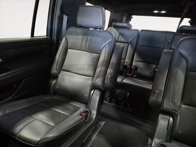 Used 2022 Chevrolet Suburban RST w/ Luxury Package image 16