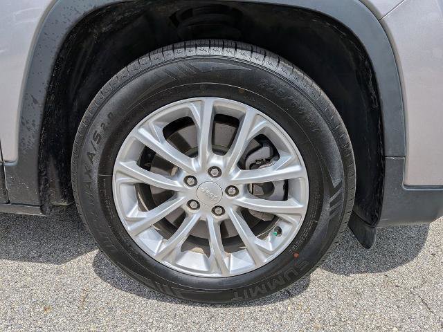 Used 2019 Jeep Cherokee Latitude w/ Popular Appearance Group FWD image 10