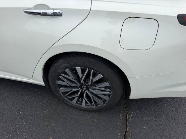 Used 2024 Nissan Altima 2.5 SV FWD image 6