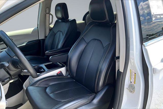 Used 2023 Chrysler Pacifica Touring-L FWD image 25